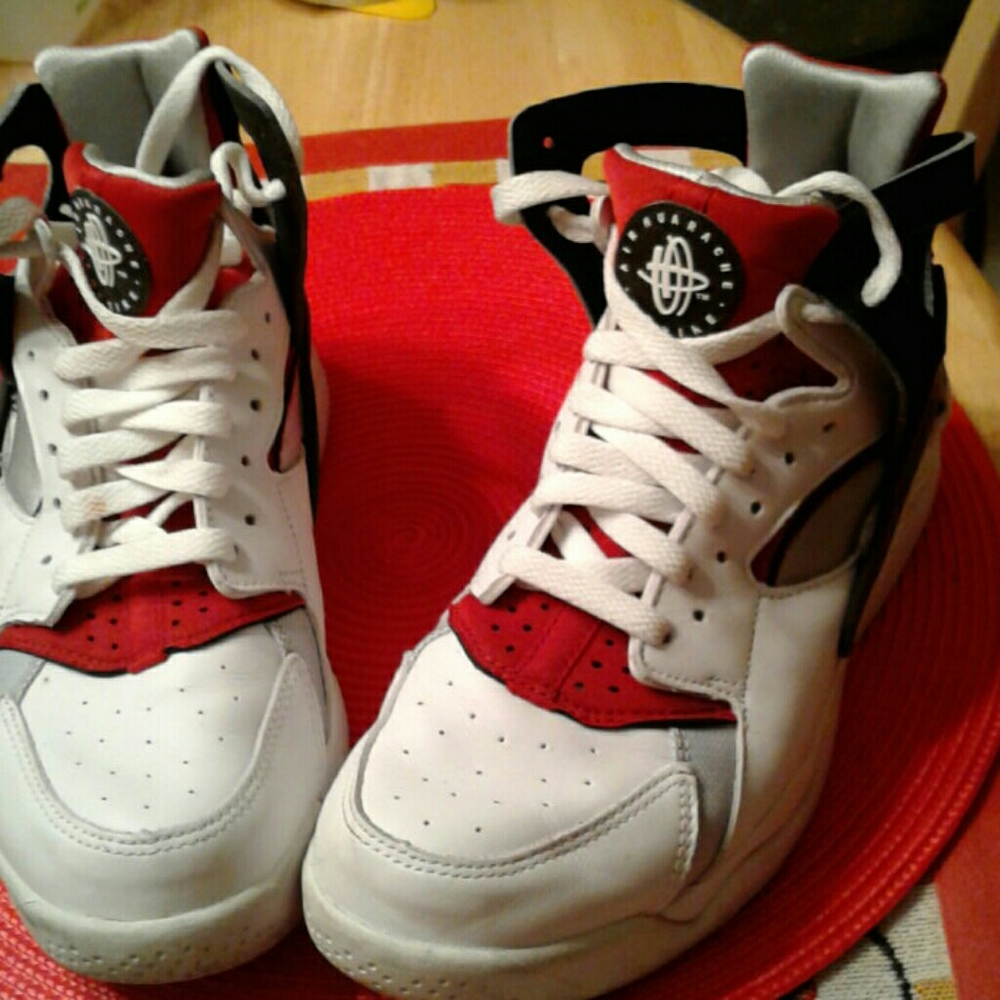 Like NEW AWESOME Nike Air Huarache high top shoes(Big kid's),size 5.5Y/Lady's  7